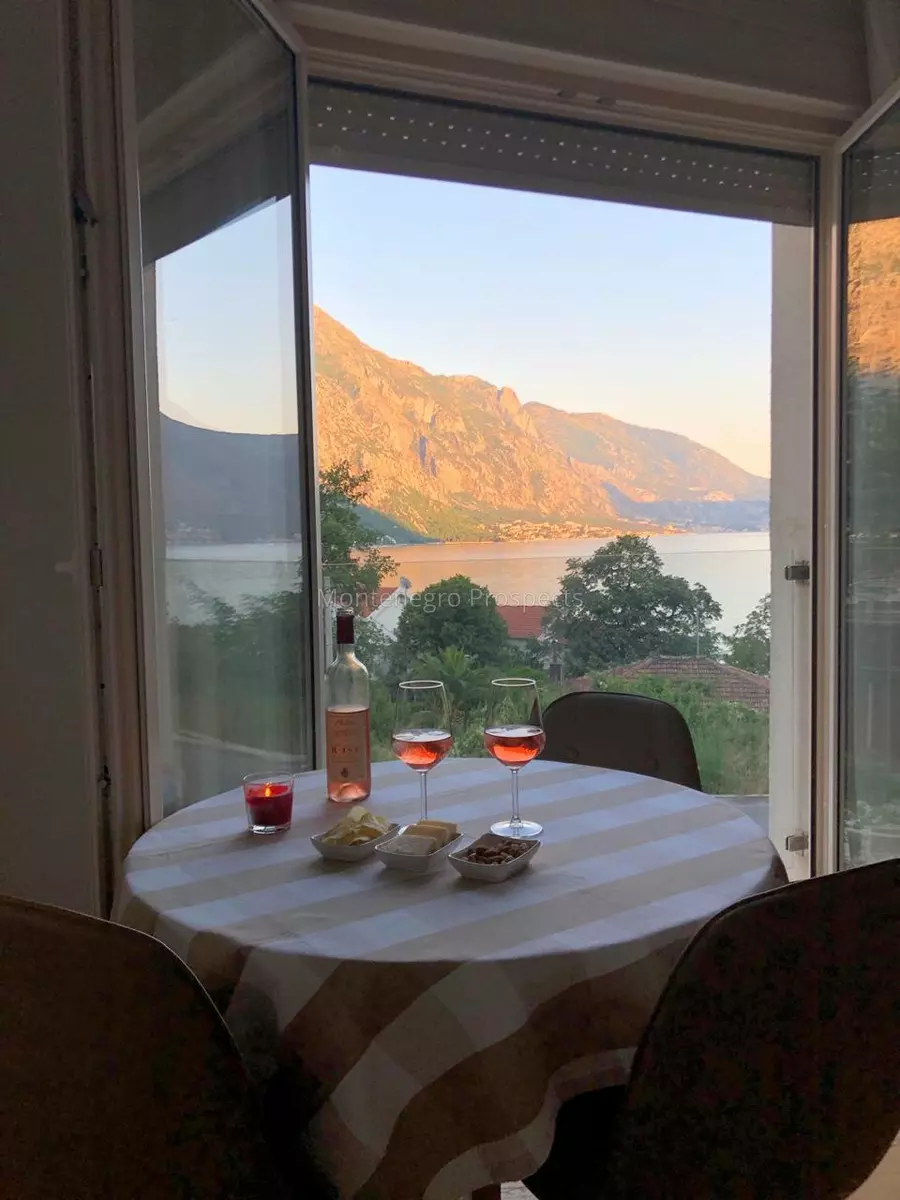 One bedroom apartment with sea views close to the beach in orahovac kotor bay 13790 4