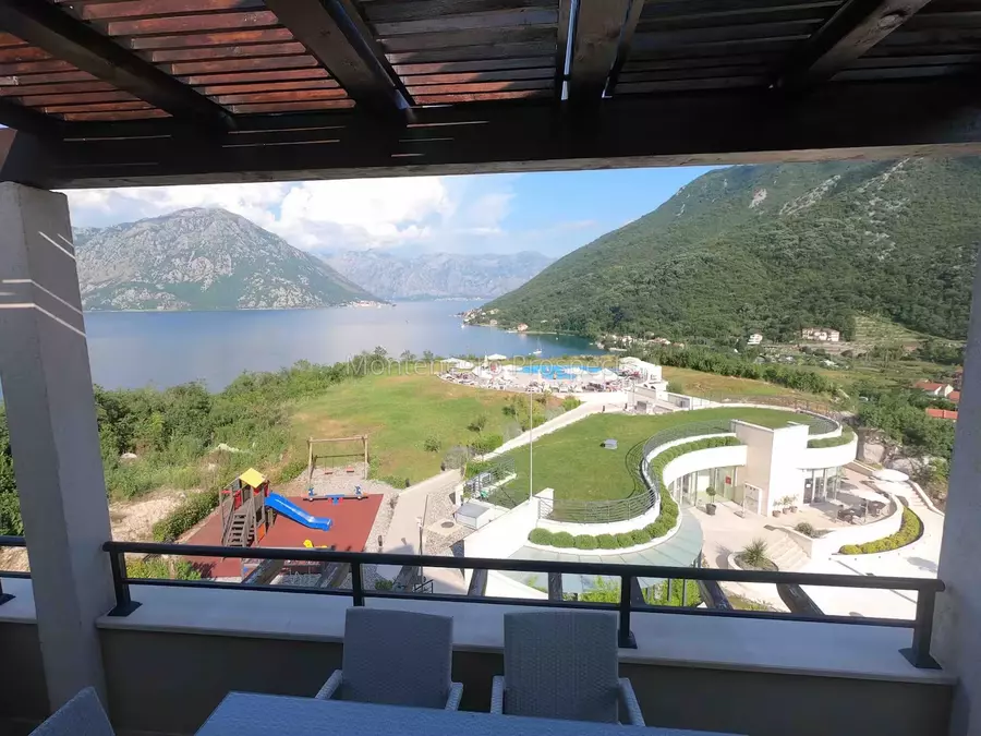 Stunning top floor two bedroom apartment with spectacular bay views   strong rental potential  13802