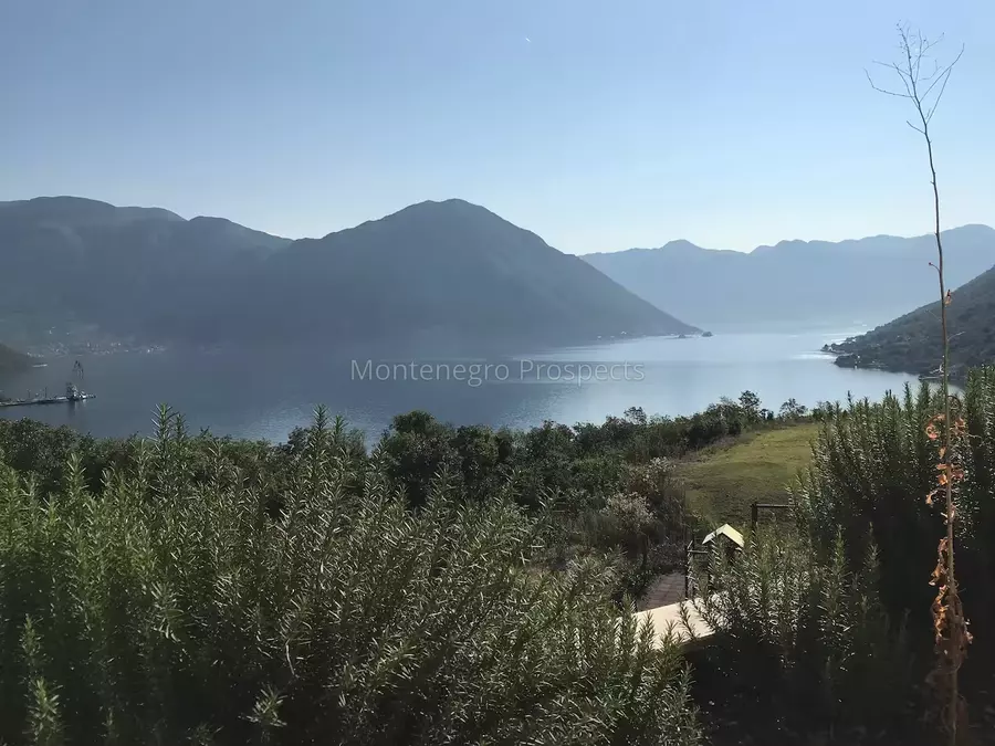 Stunning top floor two bedroom apartment with spectacular bay views   strong rental potential  13802 2
