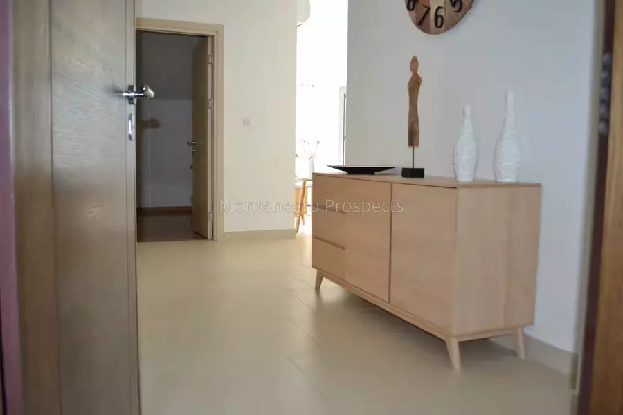 Stunning top floor two bedroom apartment with spectacular bay views strong rental potential 13802 11