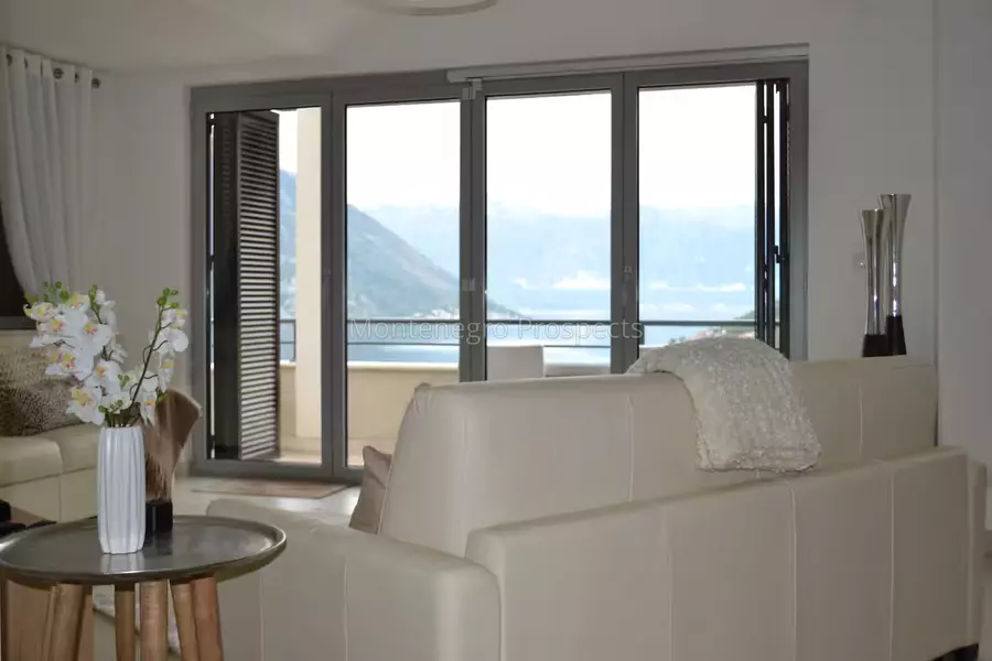 Stunning top floor two bedroom apartment with spectacular bay views strong rental potential 13802 13