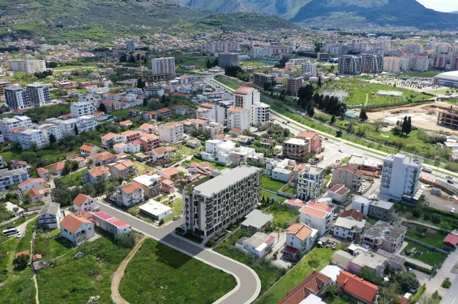 J10287 plac blizu mora 11