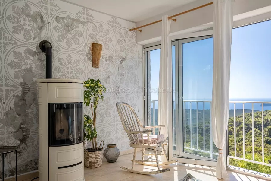 14168 lustica vila for sale 20