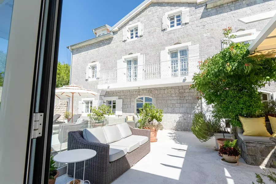 14168 lustica vila for sale 24