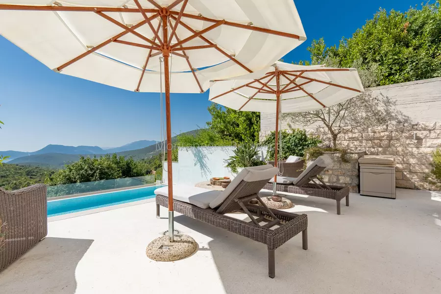 14168 lustica vila for sale 27