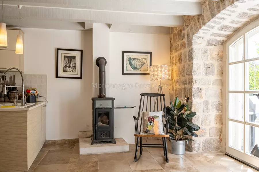 14168 lustica vila for sale 32