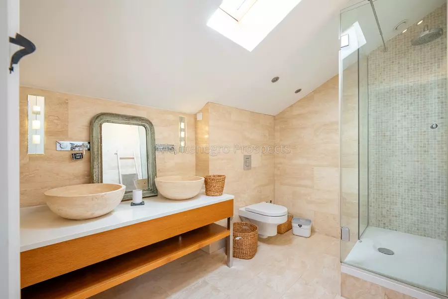 14168 lustica vila for sale 41