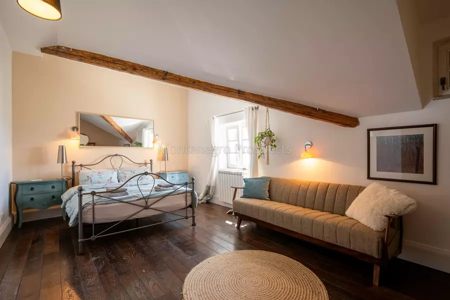 14168 lustica vila for sale 44