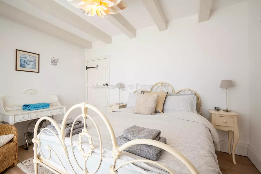 14168 lustica vila for sale 57