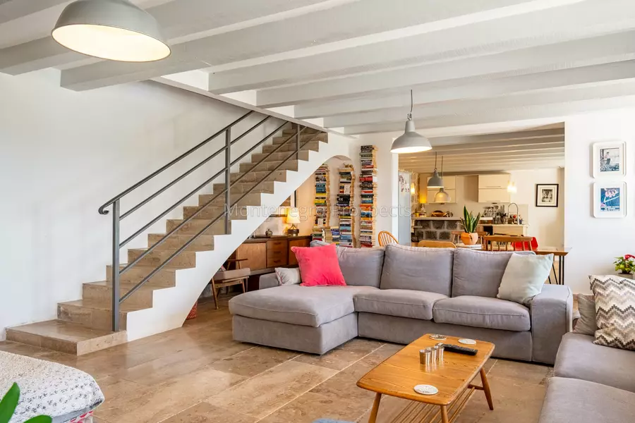 14168 lustica vila for sale 75