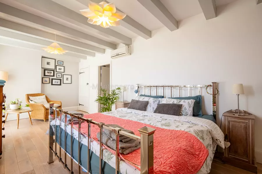 14168 lustica vila for sale 83