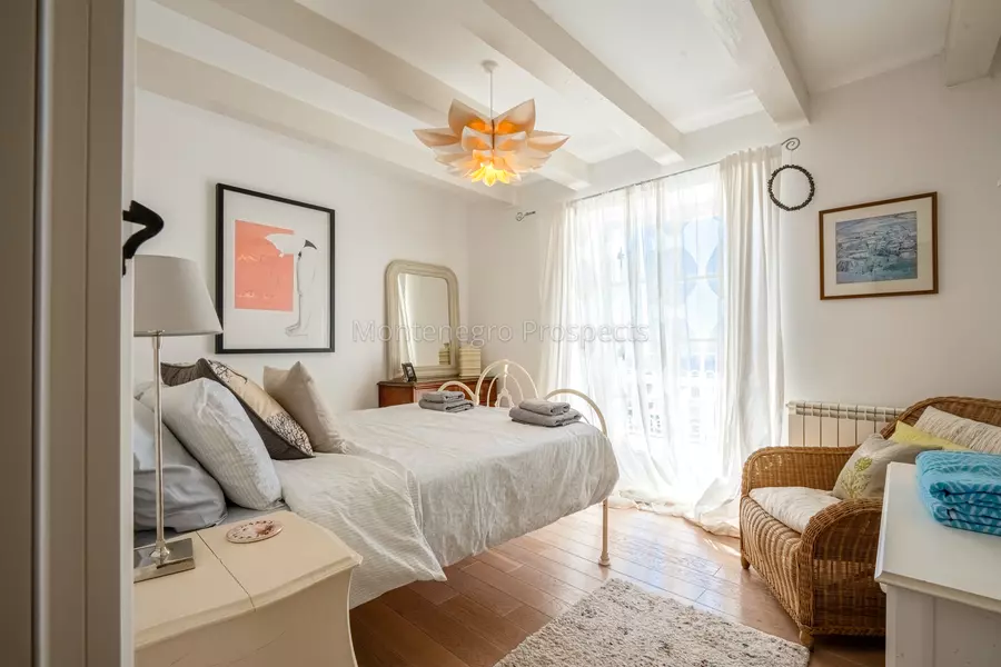 14168 lustica vila for sale 90