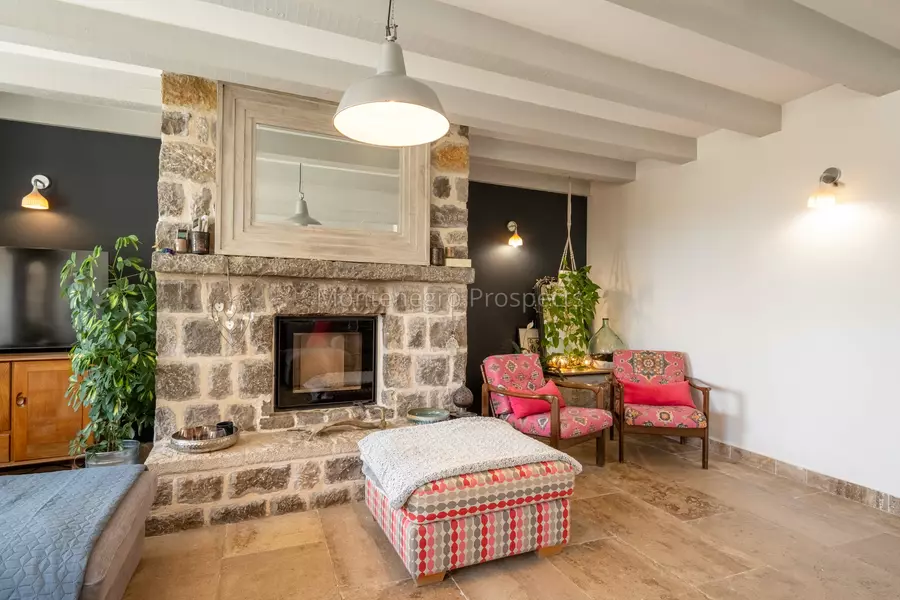 14168 lustica vila for sale 95