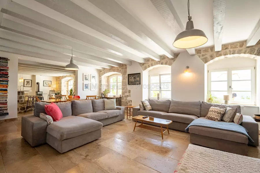 14168 lustica vila for sale 97