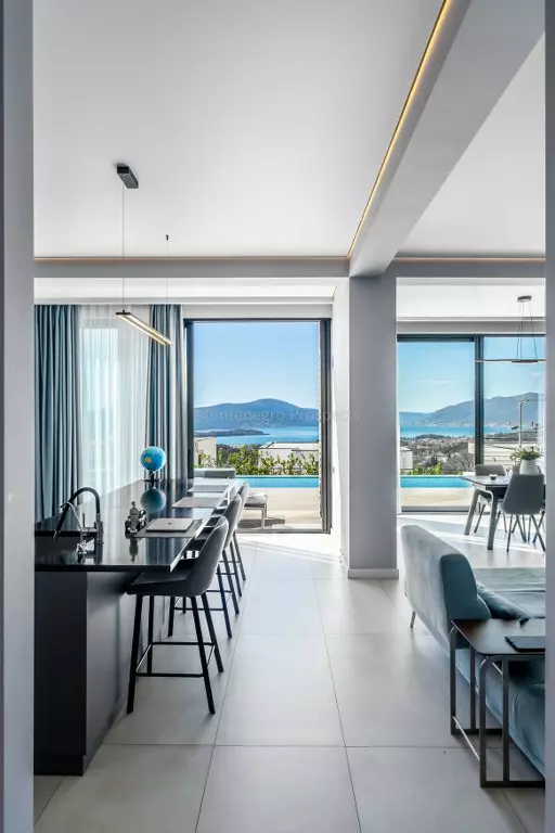 Modern luxury villa with a pool kavac 13810 12