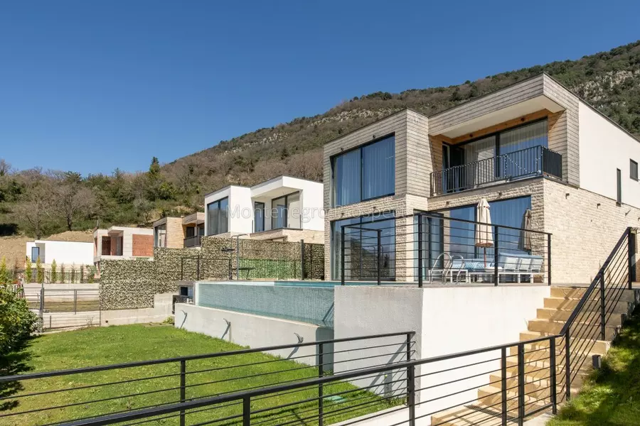 Modern luxury villa with a pool kavac 13810 14
