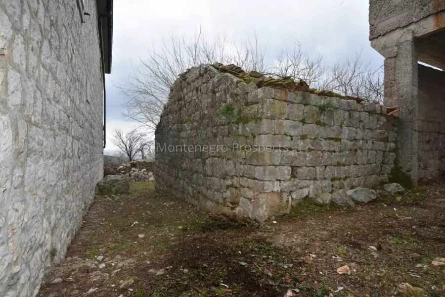 2074 stone ruin in lustica 10