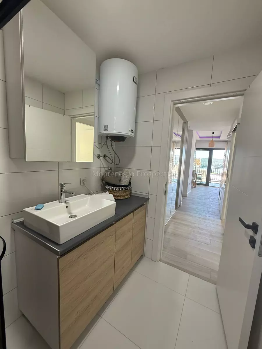 Modern three bedroom apartment with panoramic sea views tivat 13659 5