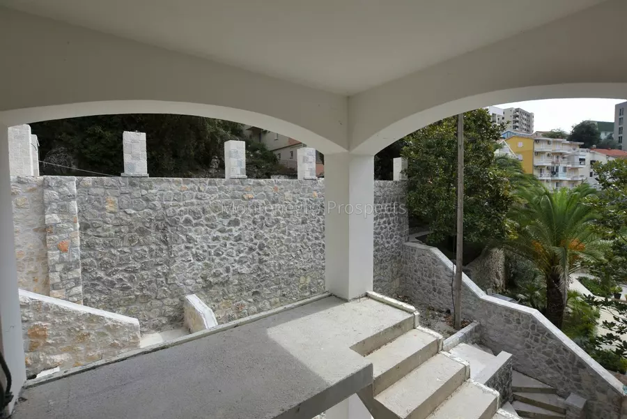 12199 villa in becici 12