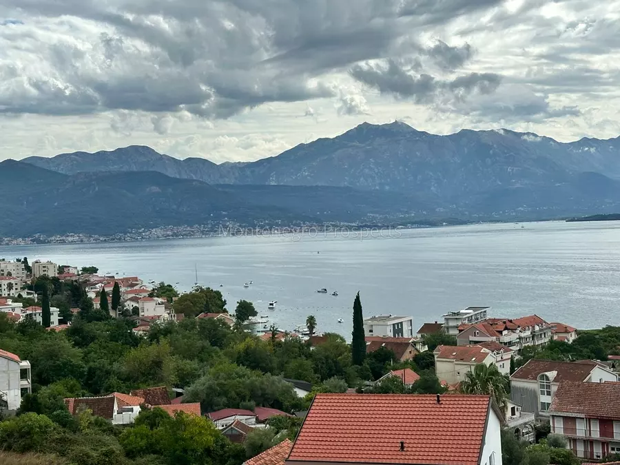 14172 djenovici apartment with sea views 14