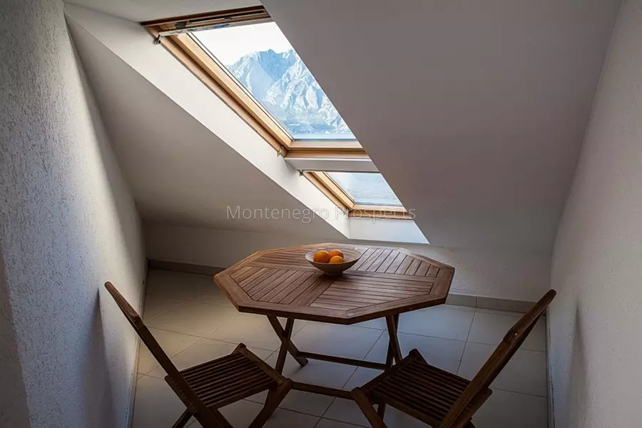 One bedroom apartment in historic stone palace with stunning sea views 13823 12