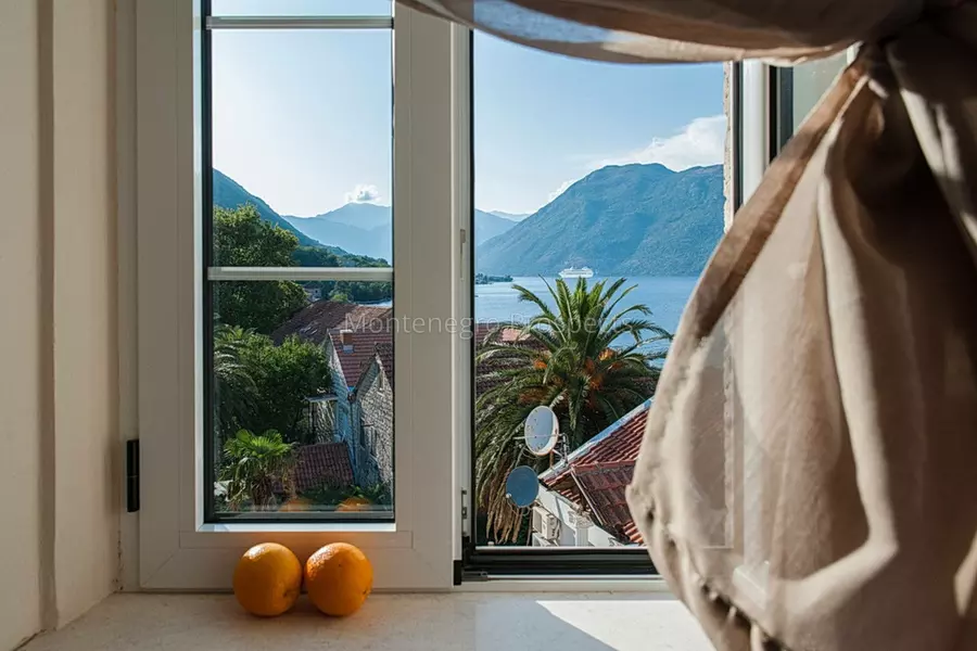One bedroom apartment in historic stone palace with stunning sea views 13823 14