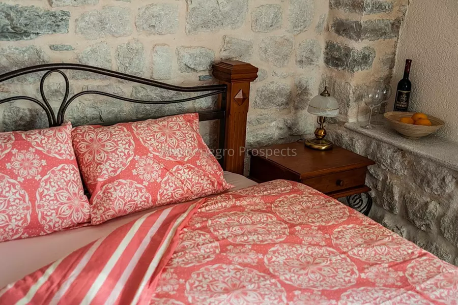 One bedroom apartment in historic stone palace with stunning sea views 13823 15
