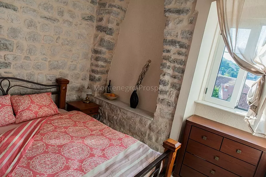 One bedroom apartment in historic stone palace with stunning sea views 13823 4