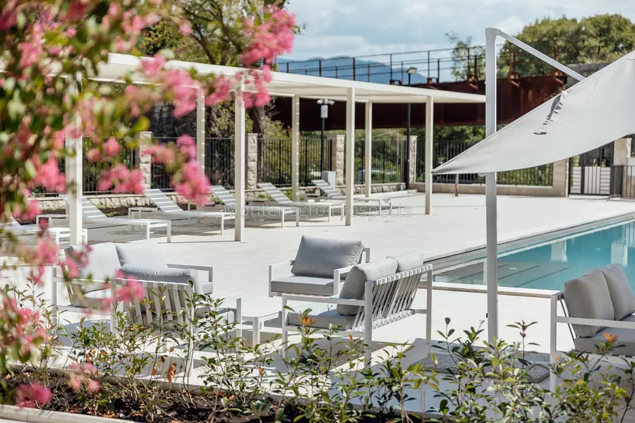 18028 riverside apartments 1