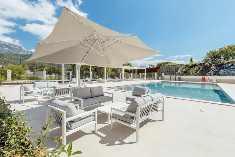 18028 riverside apartments 18