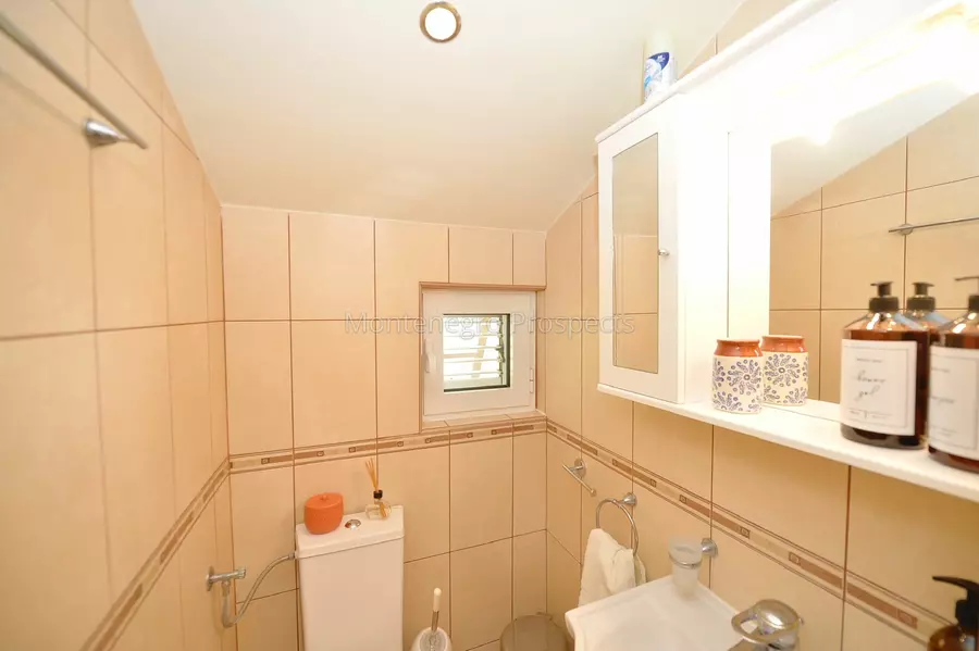 Comfortable two bedroom apartment on the waterfront in stoliv kotor 13829 7