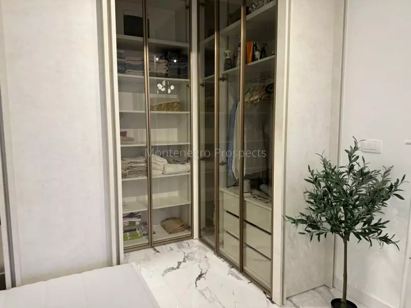 One bedroom apartment with sea views radovici 1