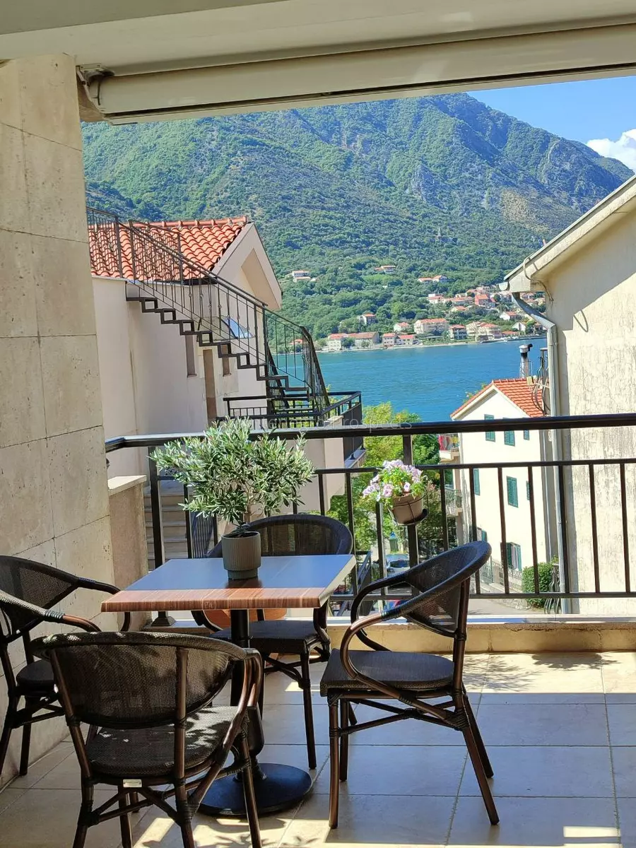 Three bedroom apartment for sale in dobrota   70 m from the sea 13838 8