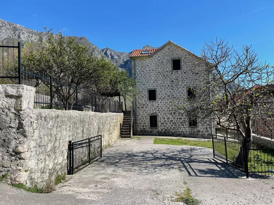 14184 risan stone house 16