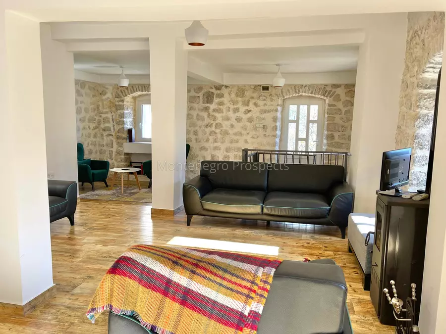 14184 risan stone house 9