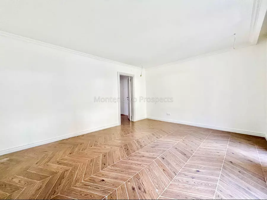 12748 9
