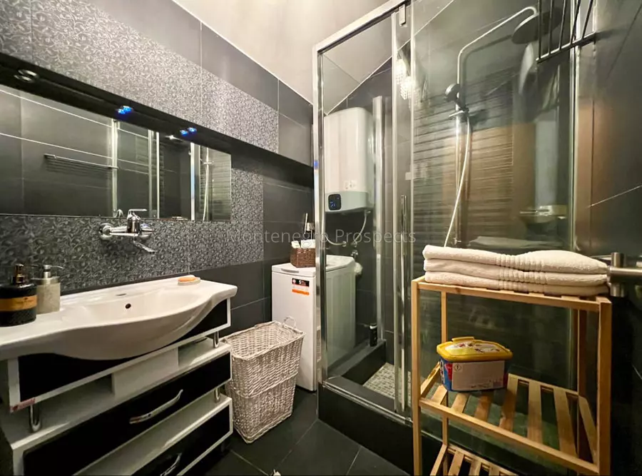 12749 budva old town 7