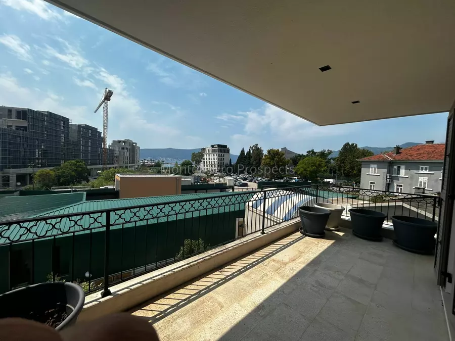 14186 apartment next to porto montenegro 24