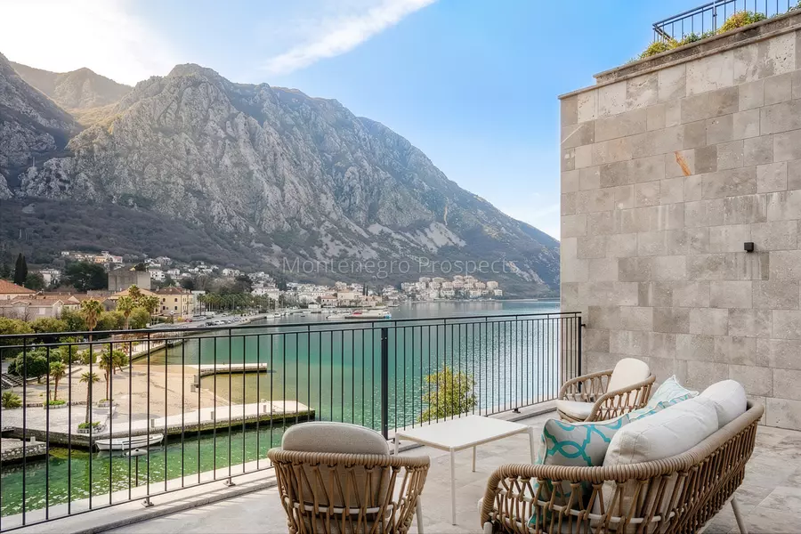 Luxury movenpick beachfront residences in risan kotor bay 2