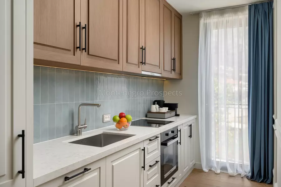 Luxury movenpick beachfront residences in risan kotor bay 7