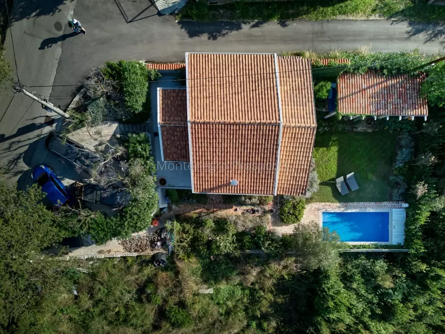 Two bedroom house with beautiful garden in kavac kotor bay 13849 6