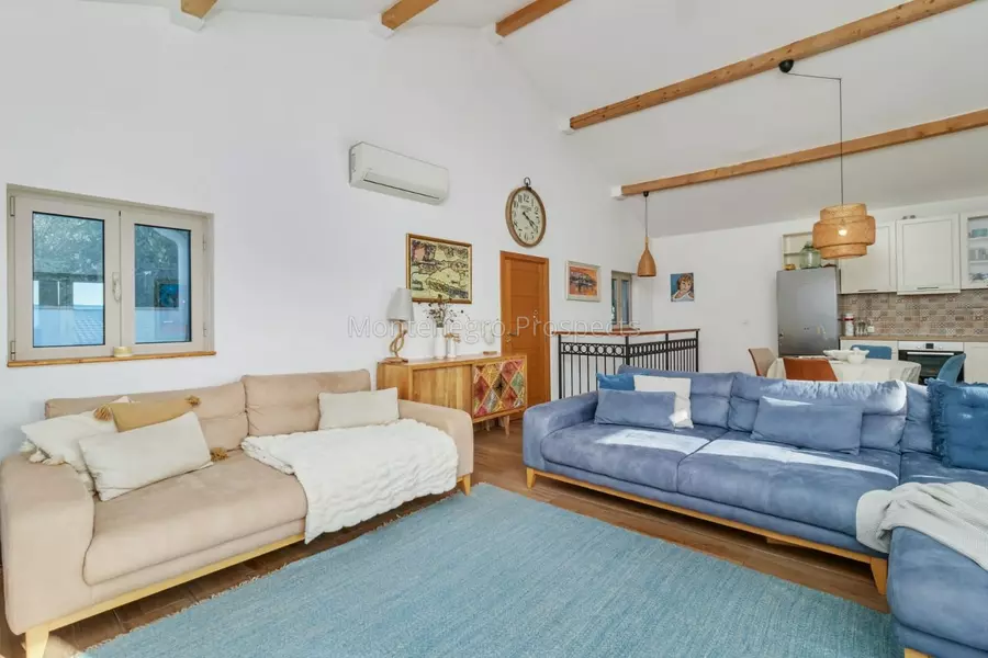 Two bedroom house with beautiful garden in kavac kotor bay 13849 7