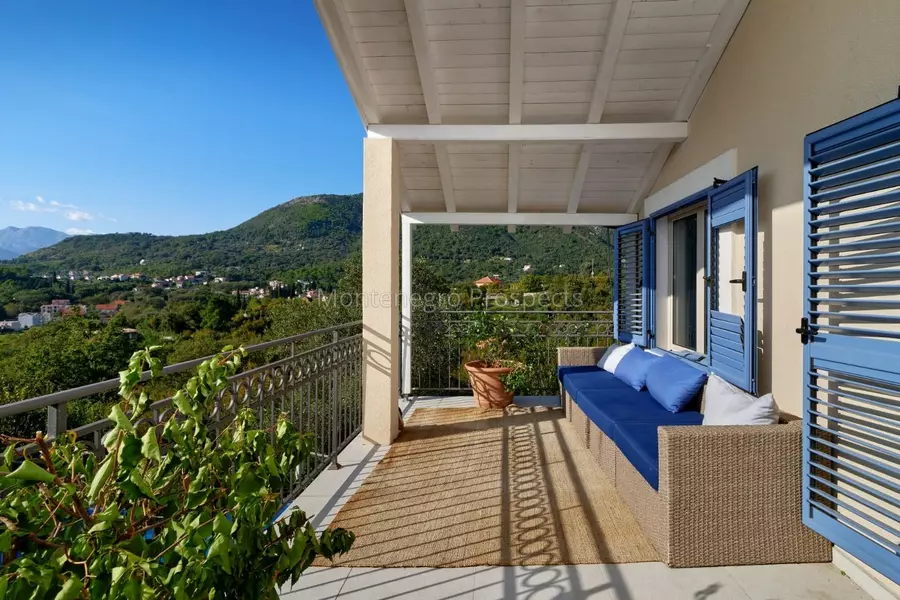 Two bedroom house with beautiful garden in kavac kotor bay 13849 8