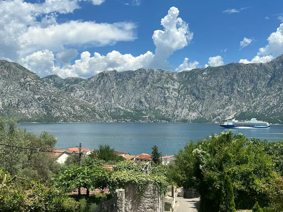 14189 house for renovation kotor 18