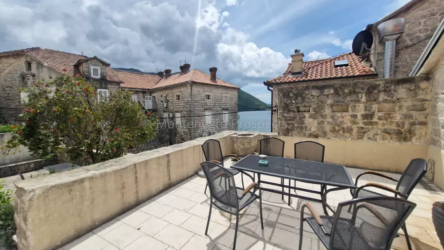 Two bedroom apartment for sale perast 6