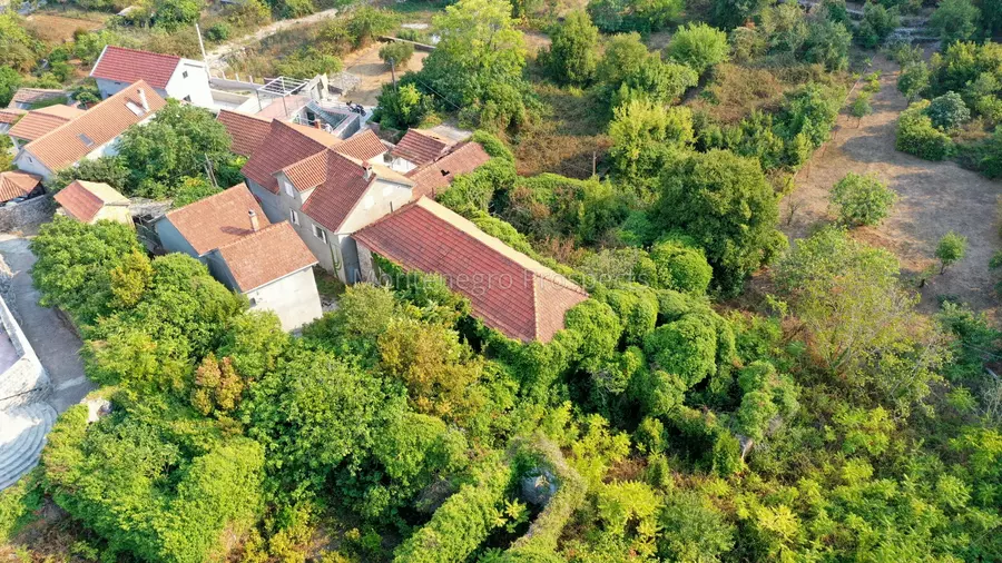 14198 radovici stone house 11