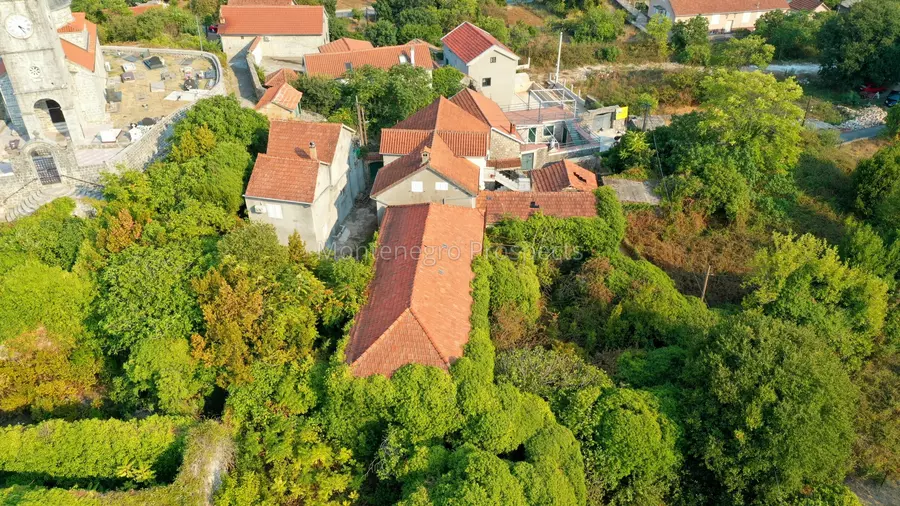 14198 radovici stone house 8