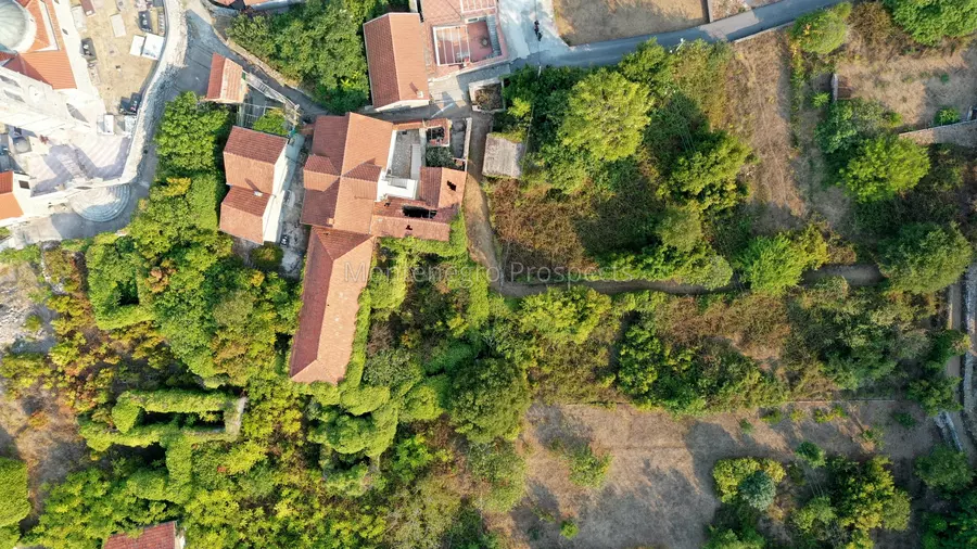 14198 radovici stone house 9