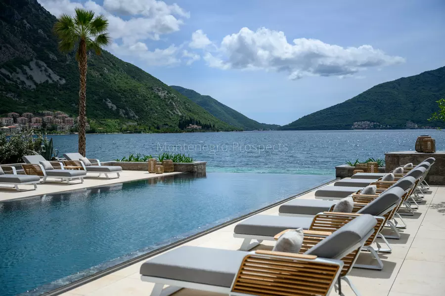 Movenpick lifestyle pool plateau 2