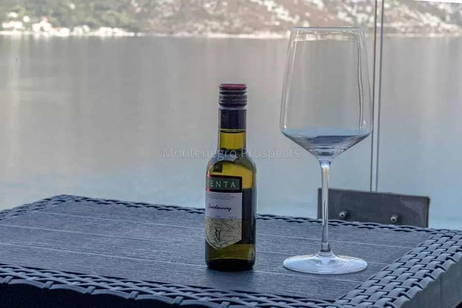 Two bedroom apartment with garage and panoramic sea view on the waterfront   kostanjica kotor 13791 16